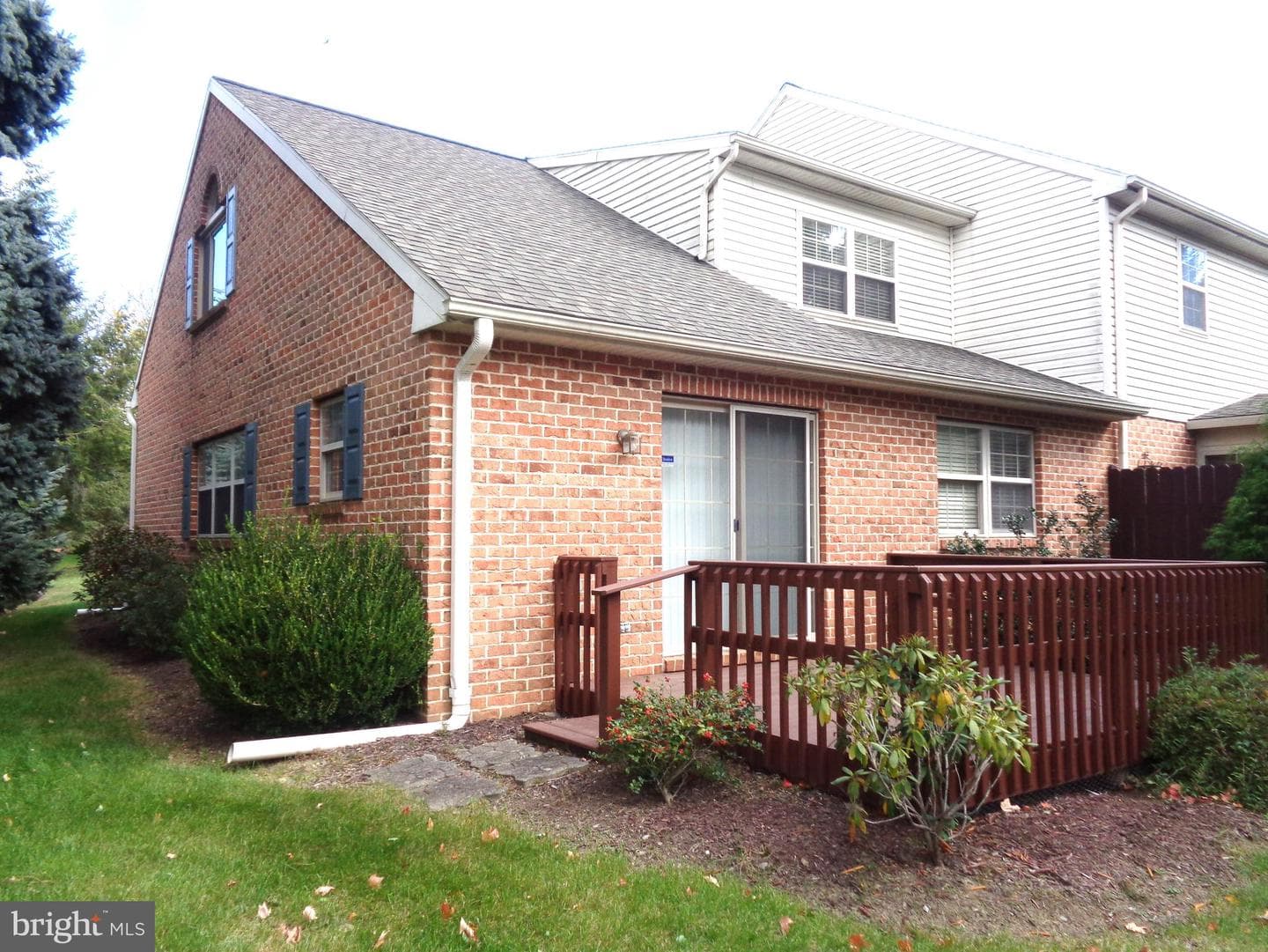 142 Langley Square photo 2