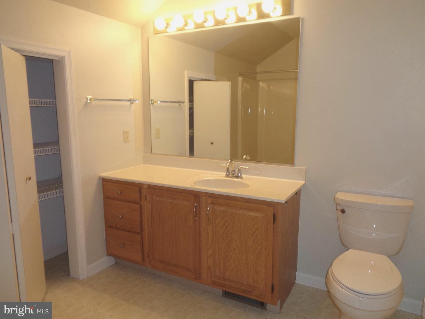 142 Langley Square photo 20