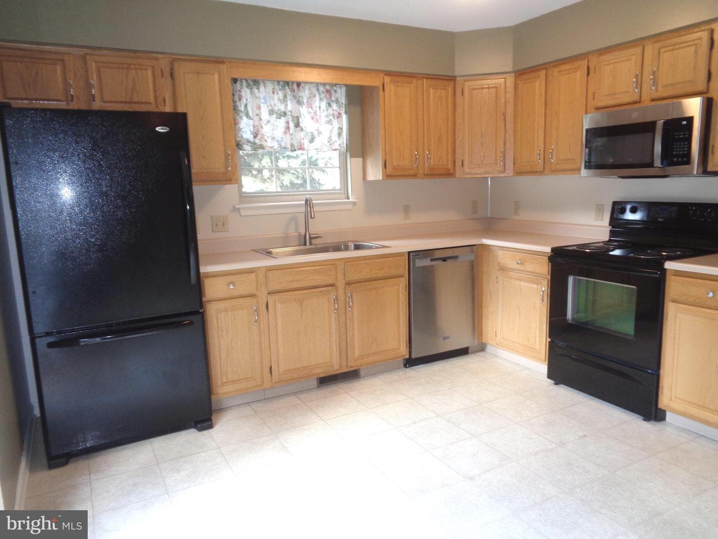 142 Langley Square photo 25