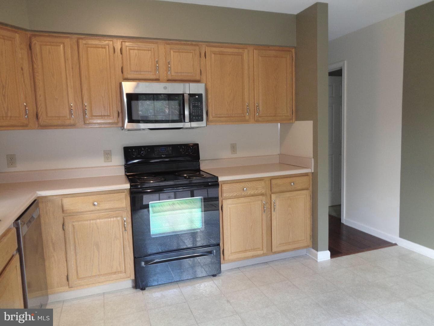 142 Langley Square photo 26