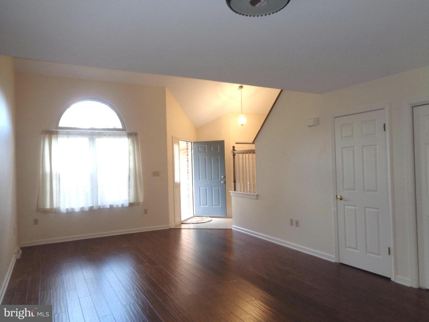 142 Langley Square photo 3