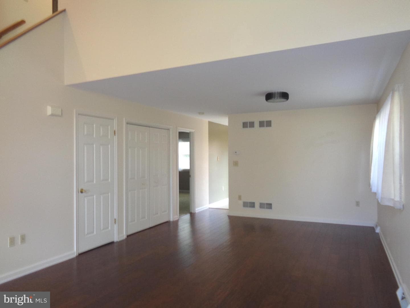 142 Langley Square photo 5