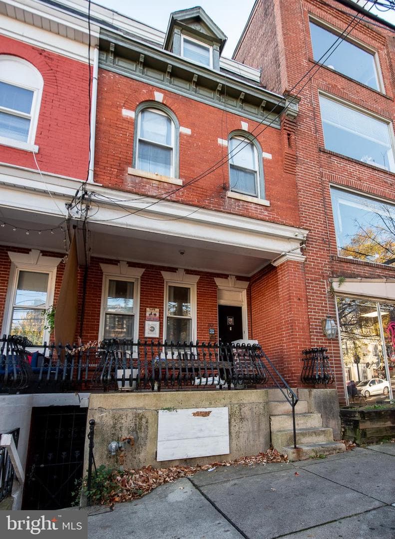 332 W King Street photo 2