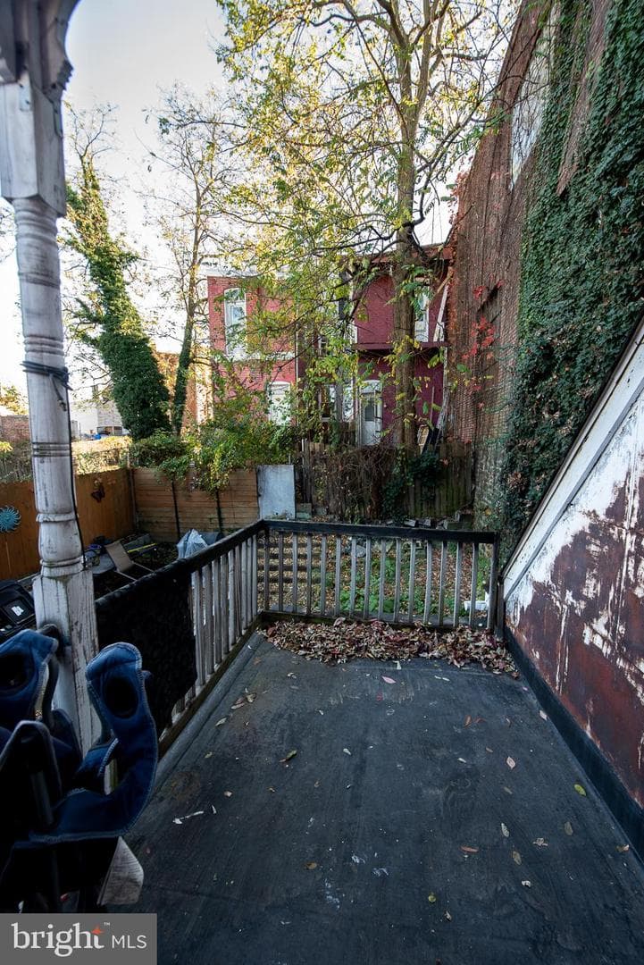 332 W King Street photo 5