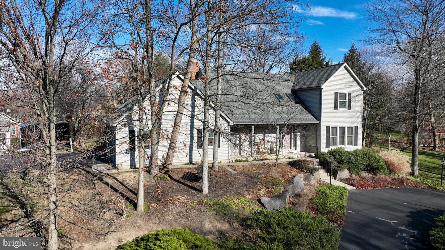 507 Campus Road photo 3