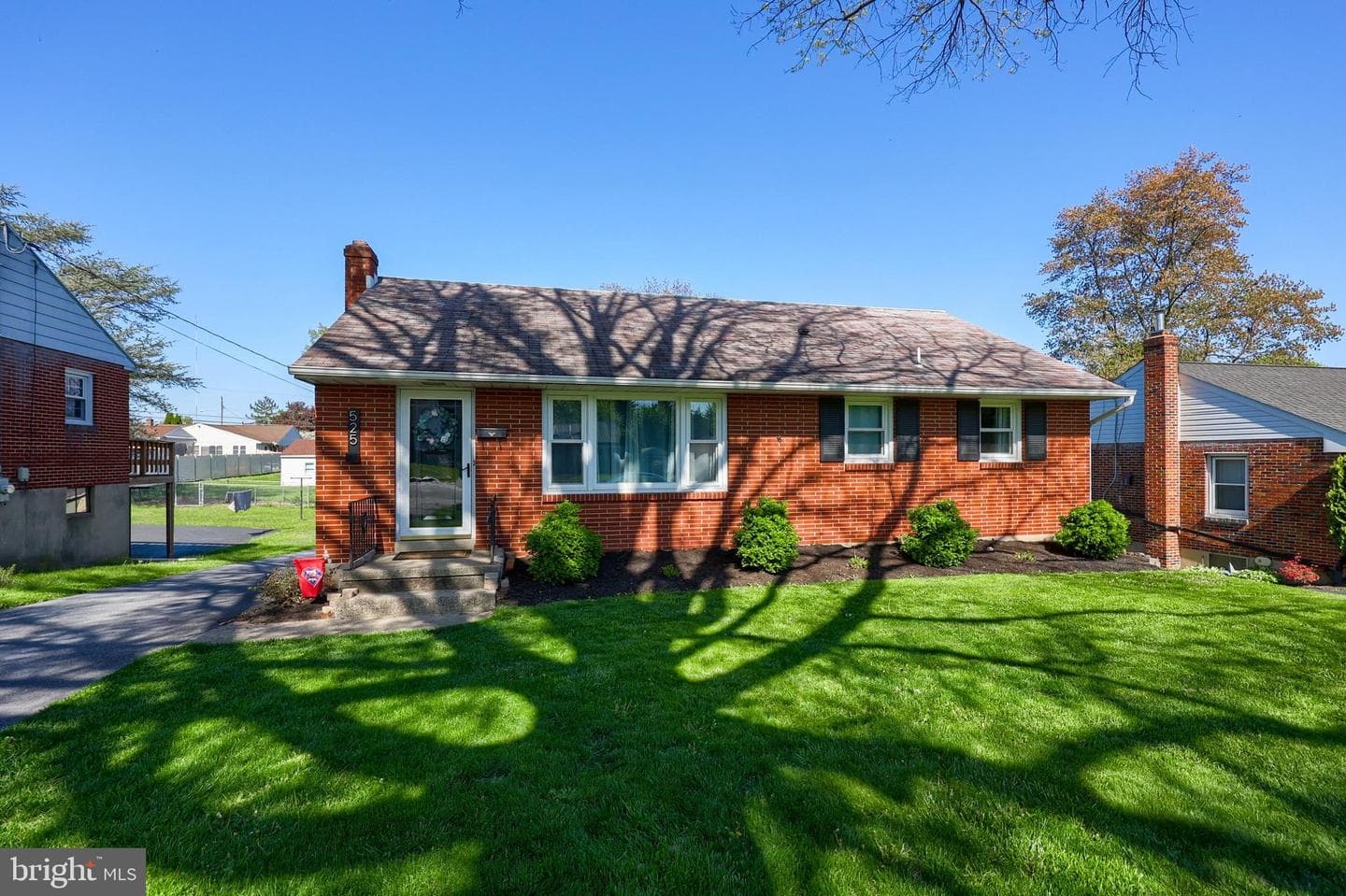 525 Highlawn Avenue photo 2