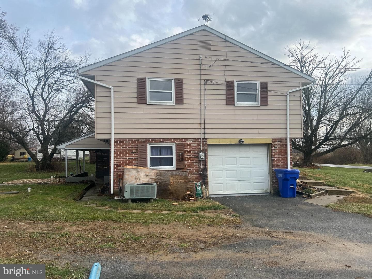 1857 Rockvale Road photo 3