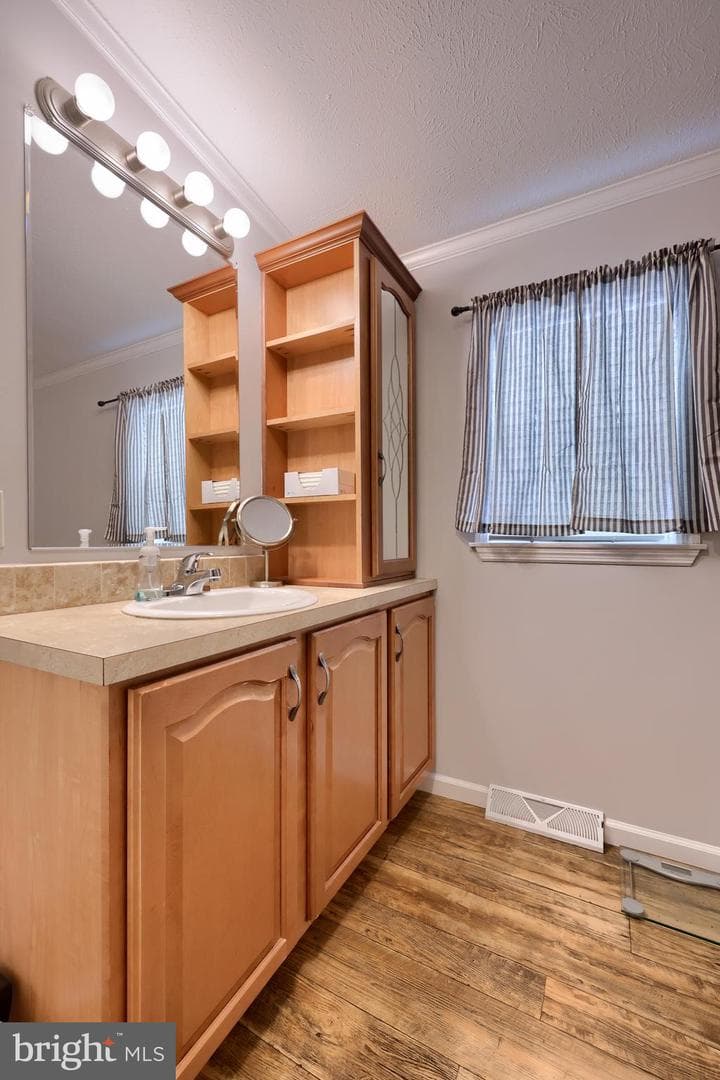 311 Summers Drive photo 25