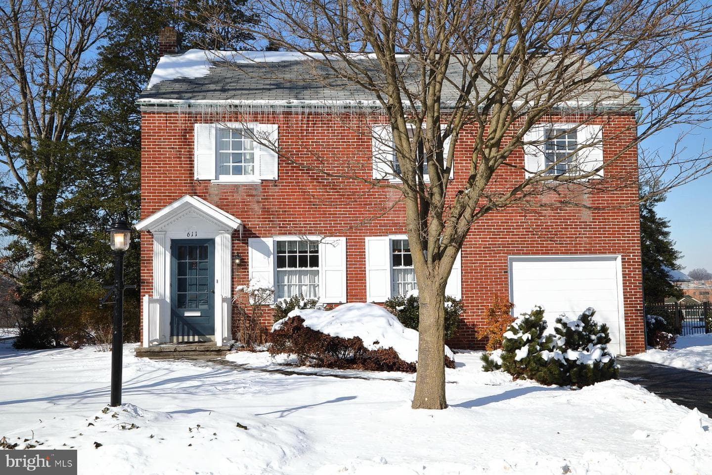 611 E College Avenue photo 2