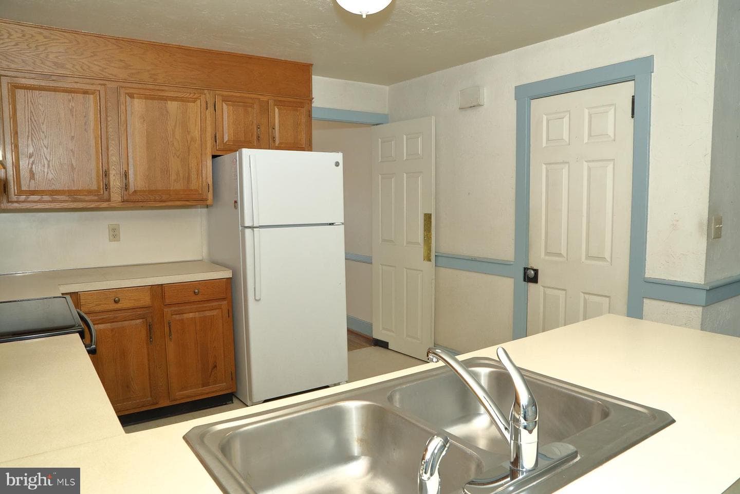 611 E College Avenue photo 24