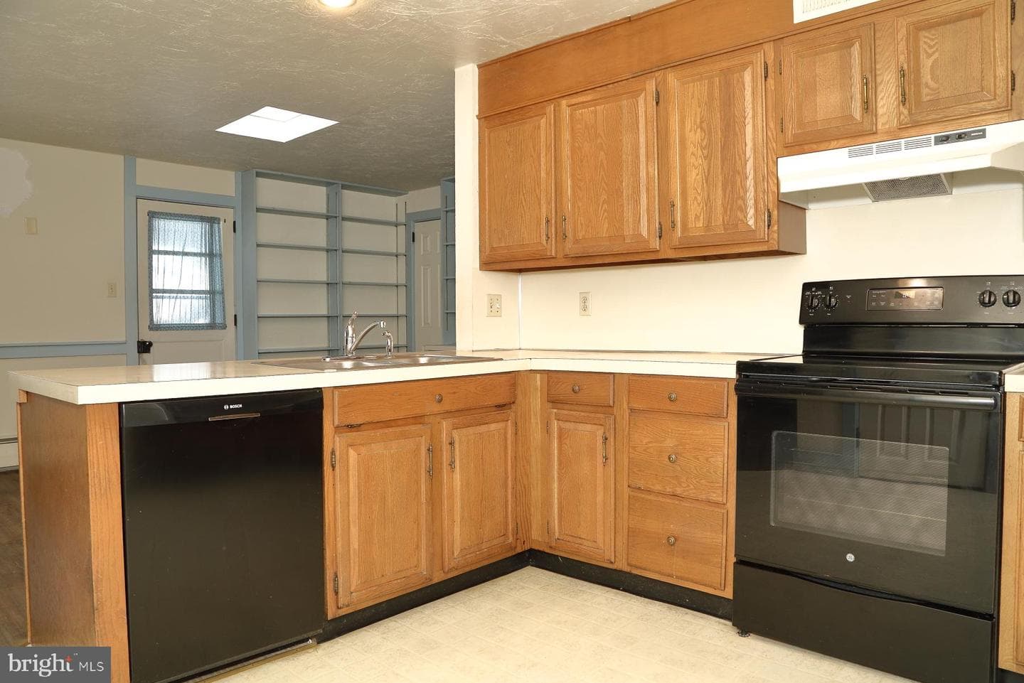 611 E College Avenue photo 25