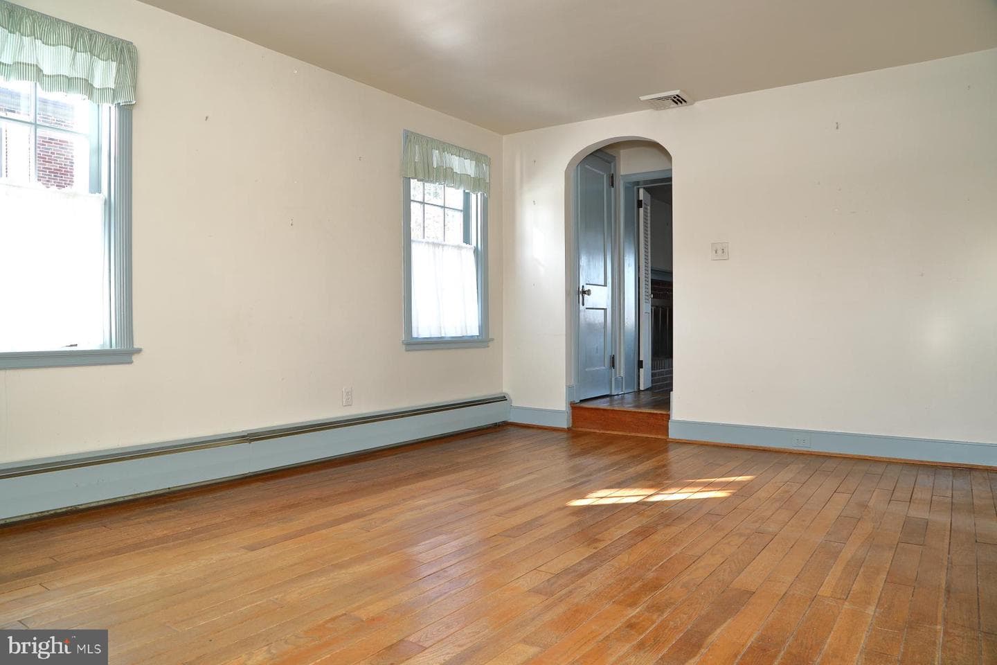 611 E College Avenue photo 6
