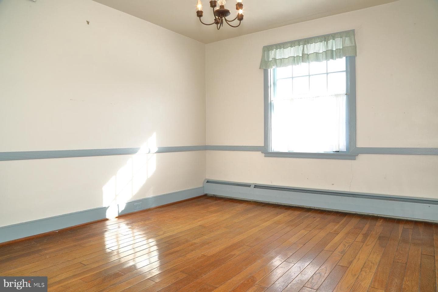 611 E College Avenue photo 9