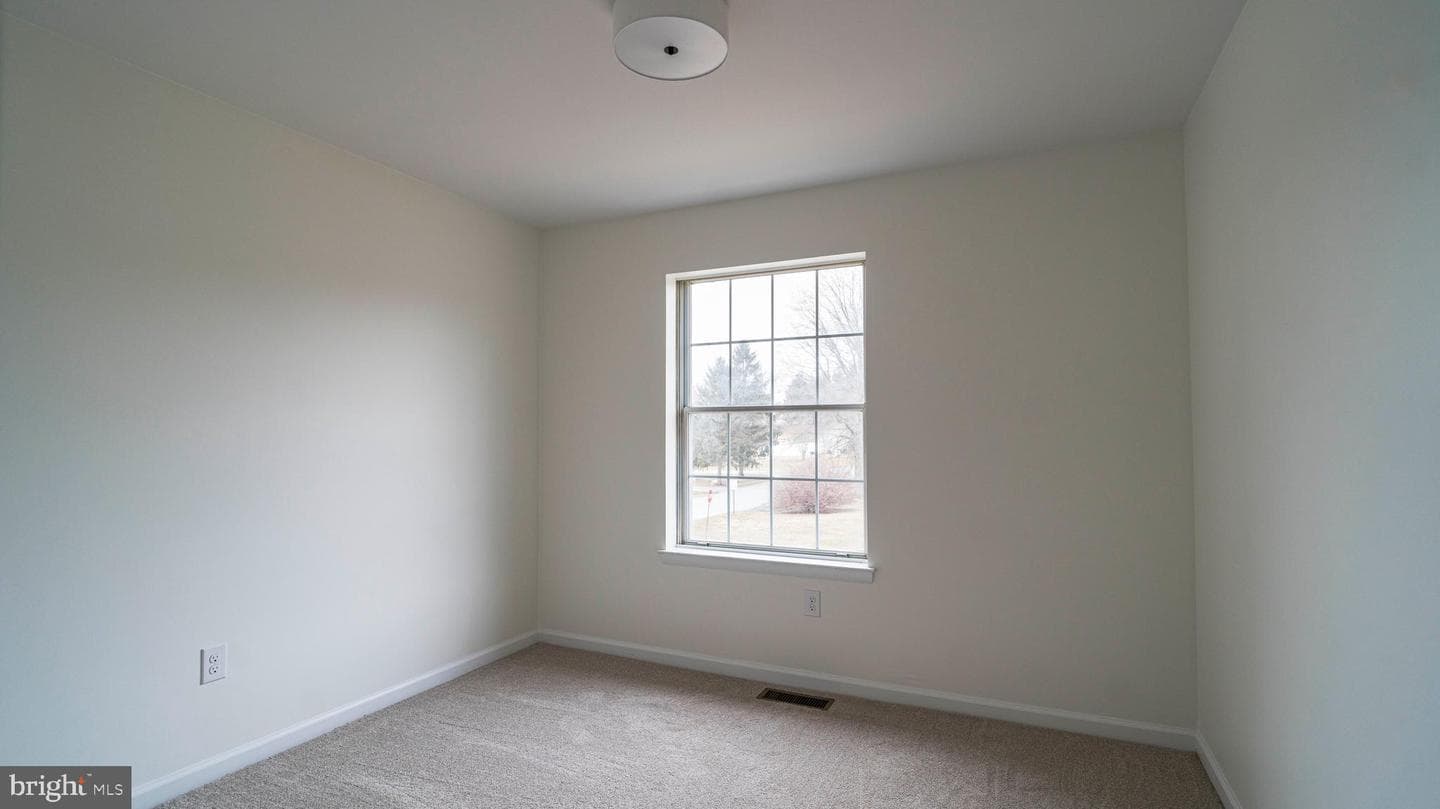151 Nicholas Road photo 34