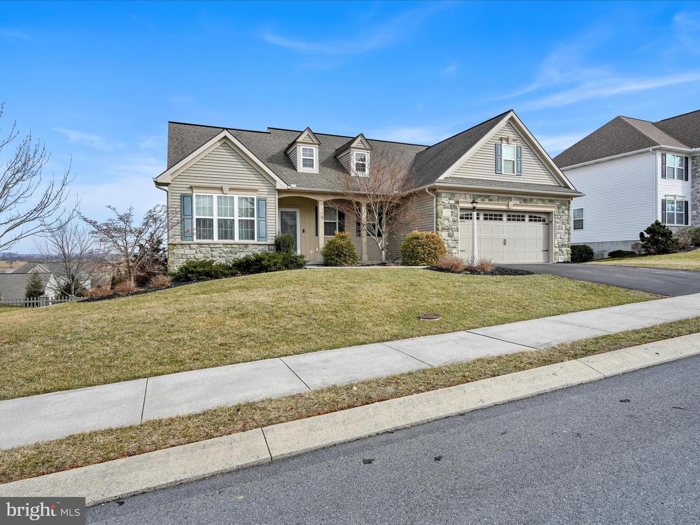 16 Summerlyn Drive photo 4