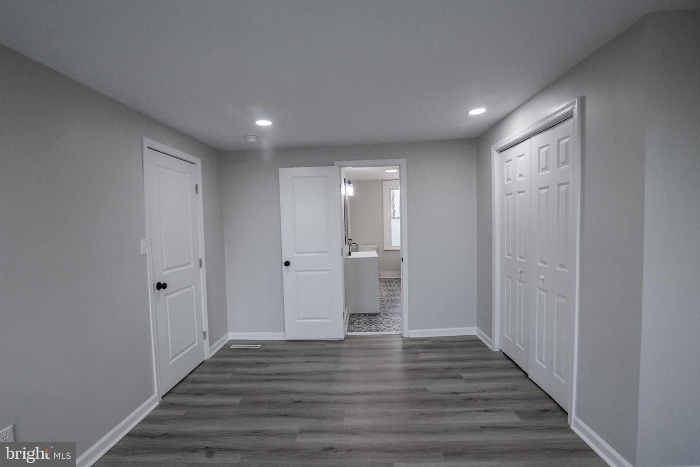 453 Saint Joseph Street photo 22