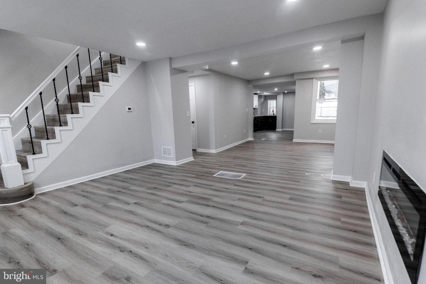 453 Saint Joseph Street photo 4