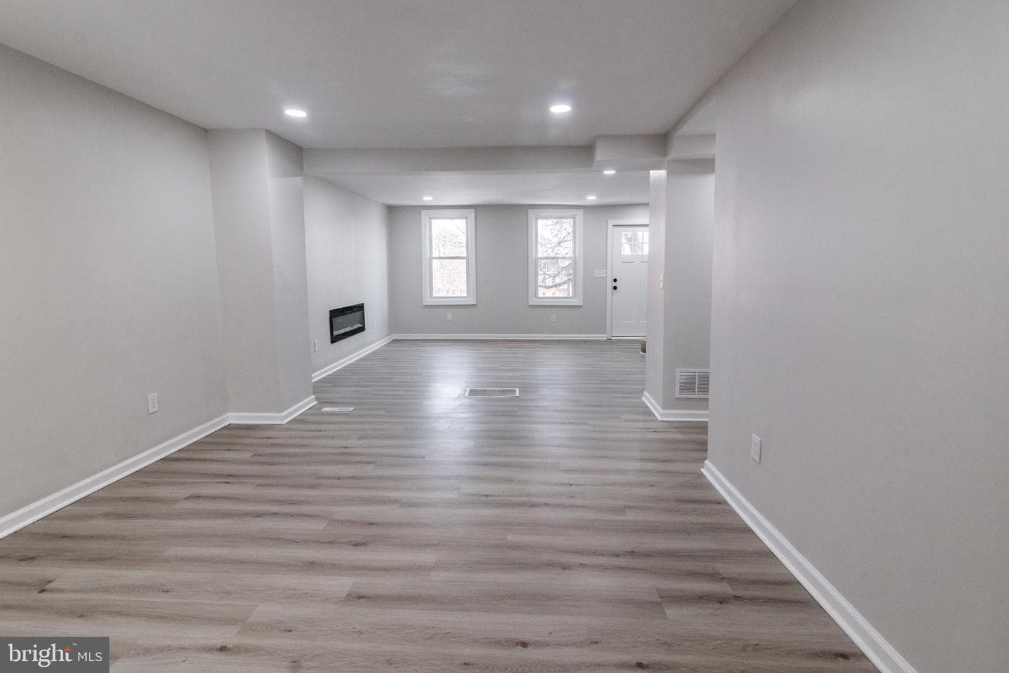 453 Saint Joseph Street photo 9