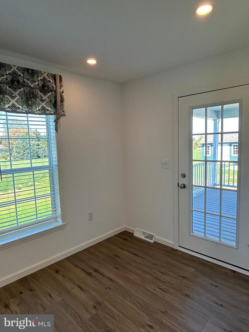 410 Eastwood Lane photo 20