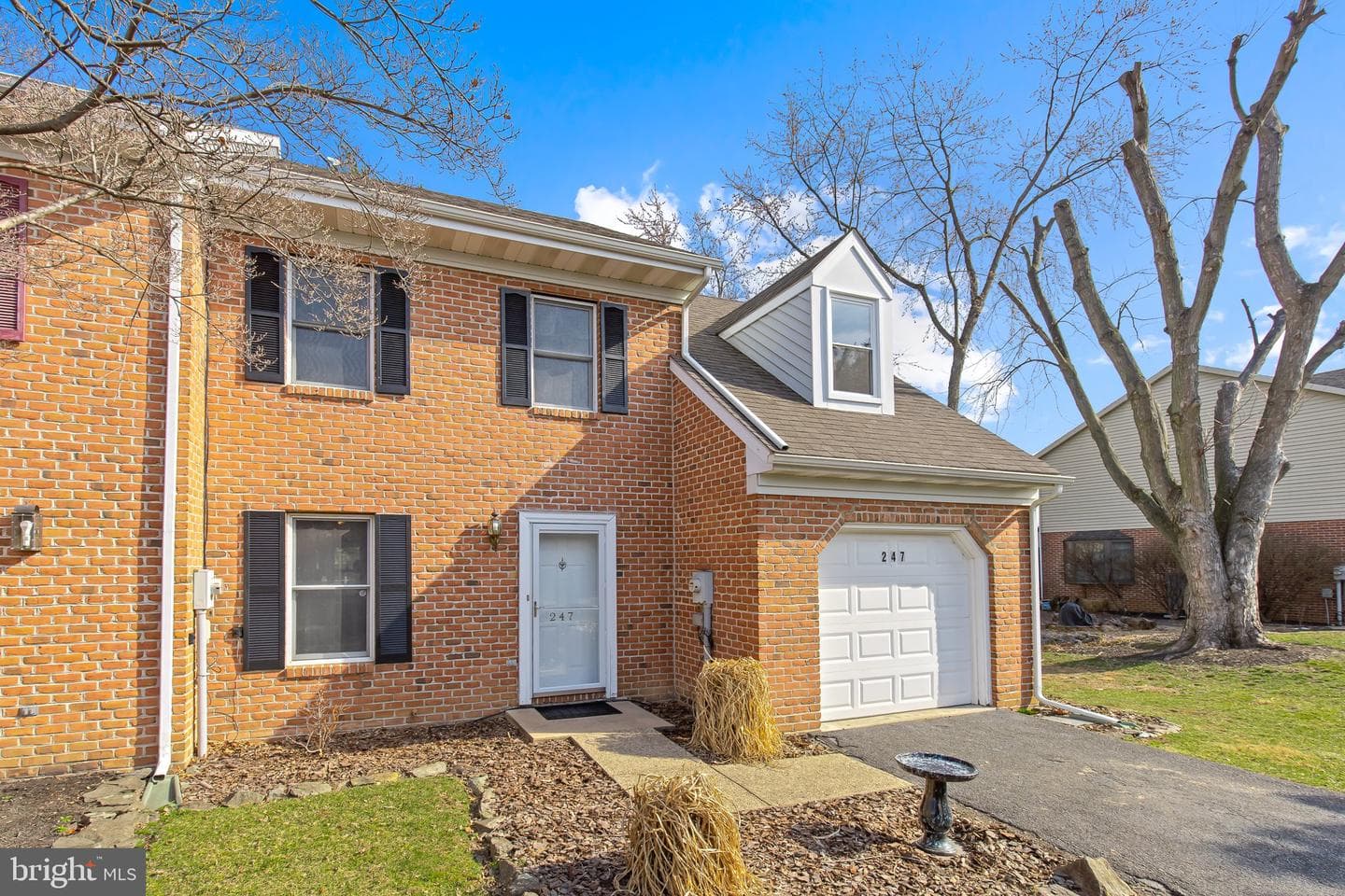 247 Huntington Drive photo 2
