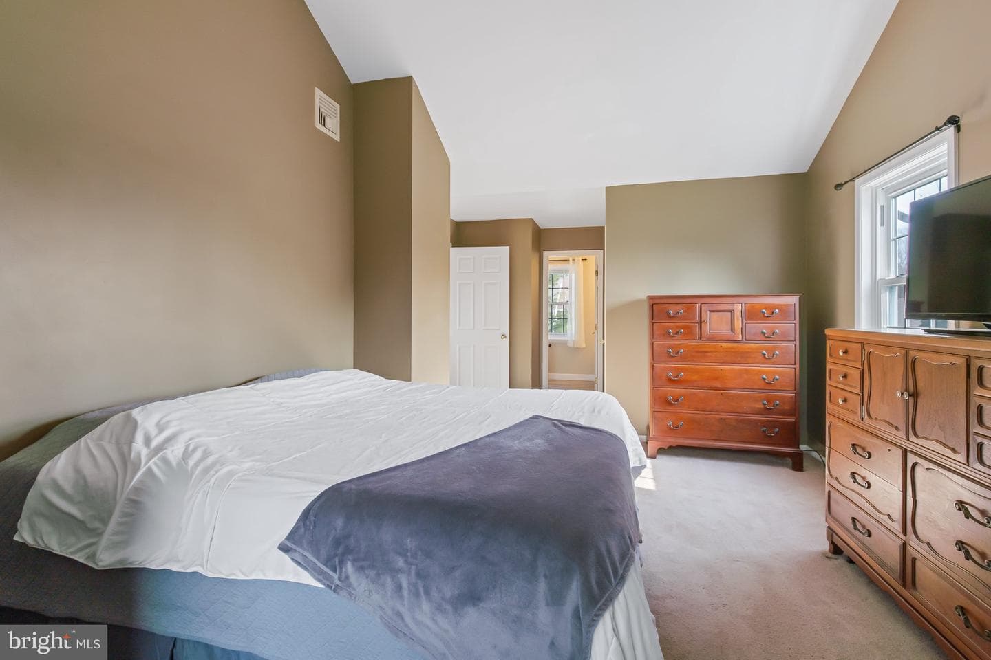 247 Huntington Drive photo 30