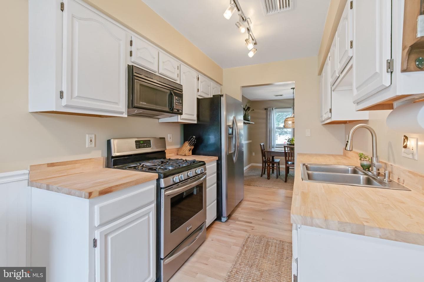 247 Huntington Drive photo 6