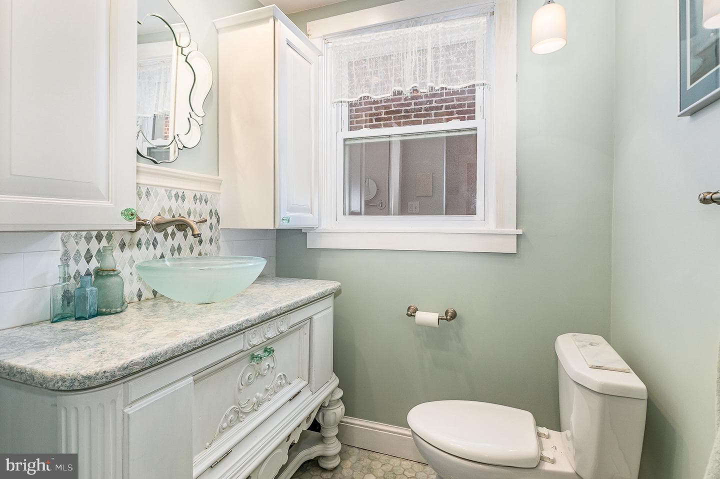825 W Walnut Street photo 16