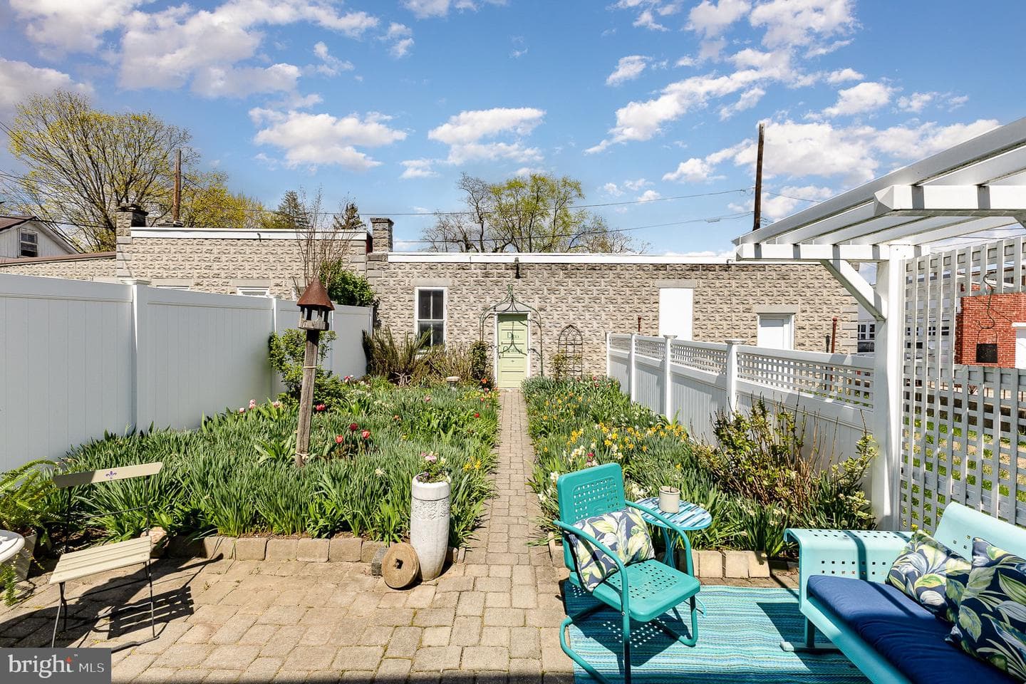825 W Walnut Street photo 24