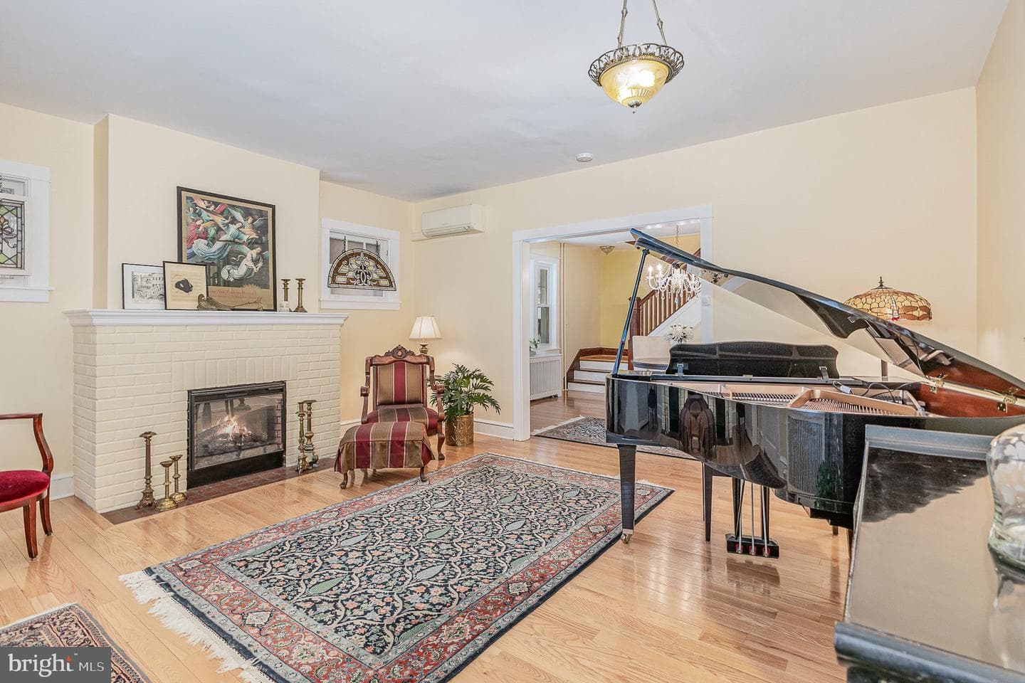 825 W Walnut Street photo 3