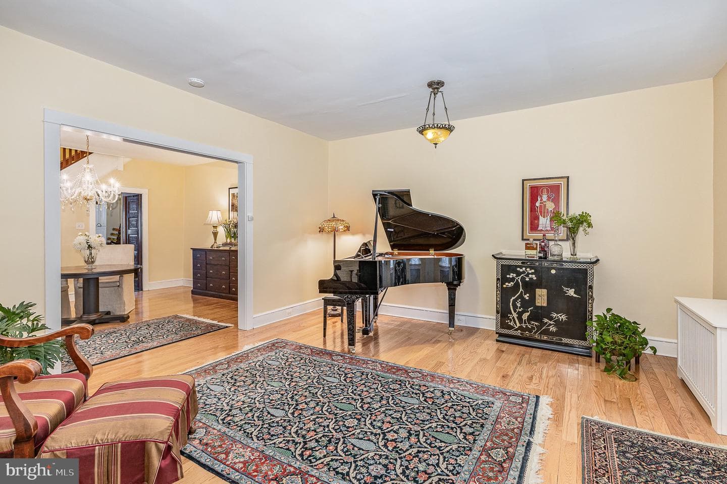 825 W Walnut Street photo 5
