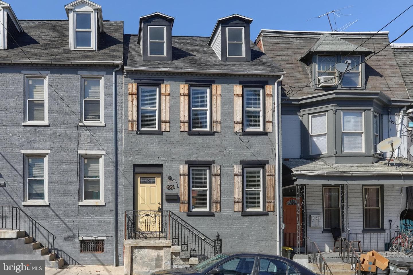 221 W Vine Street photo 1