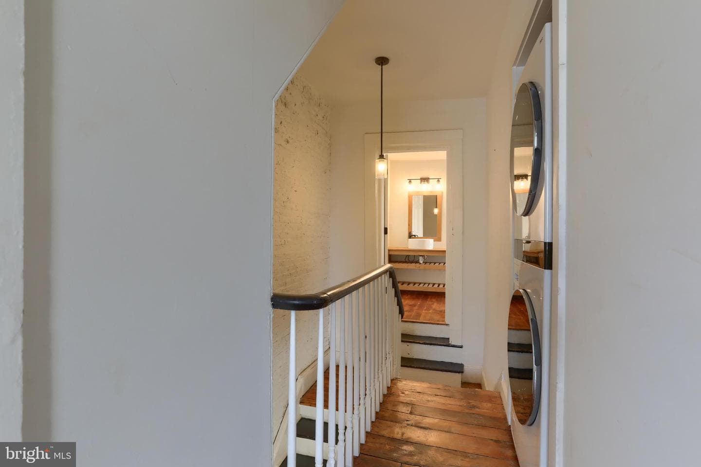 221 W Vine Street photo 28