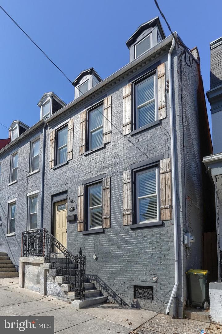 221 W Vine Street photo 37