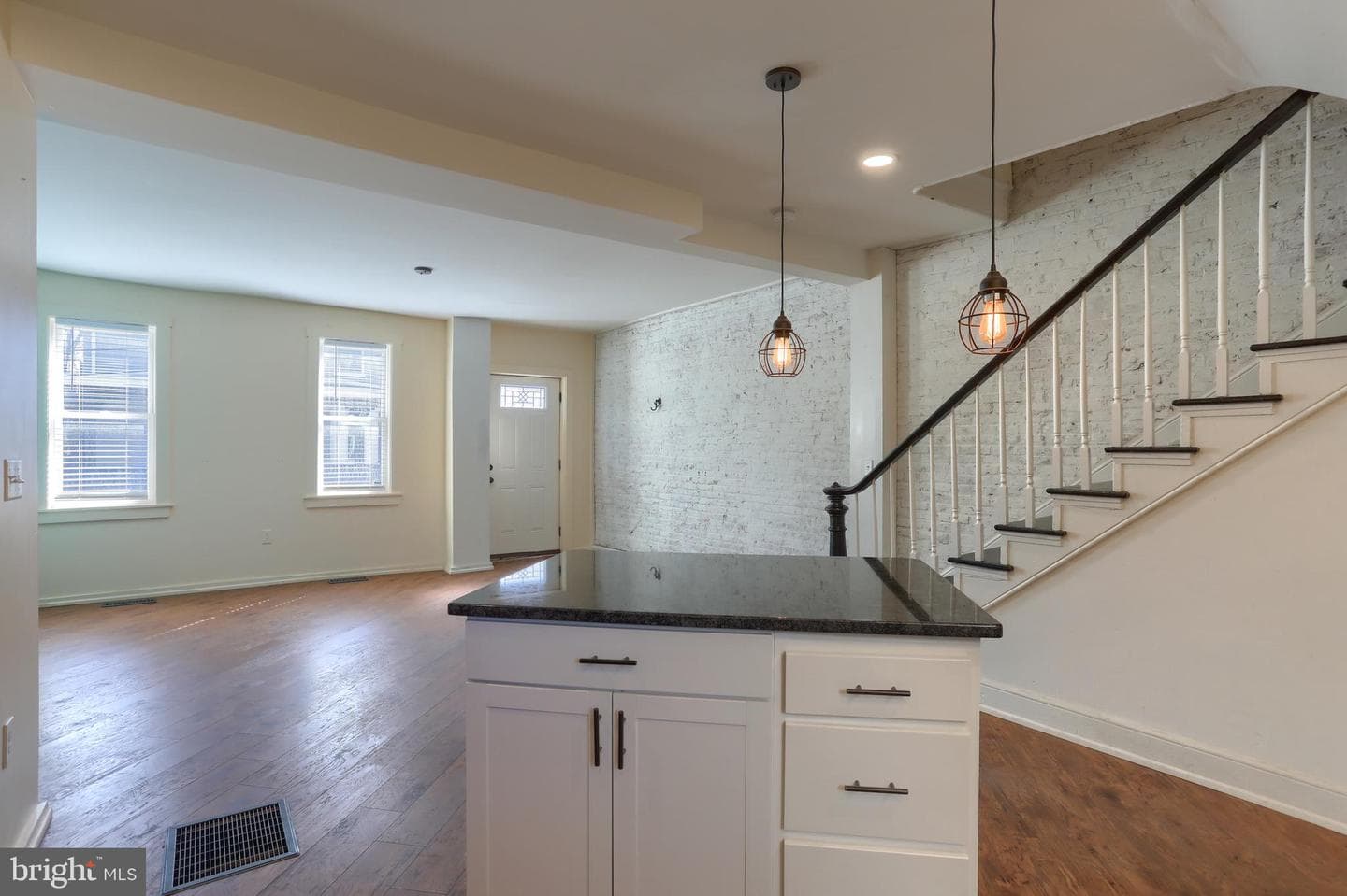 221 W Vine Street photo 5