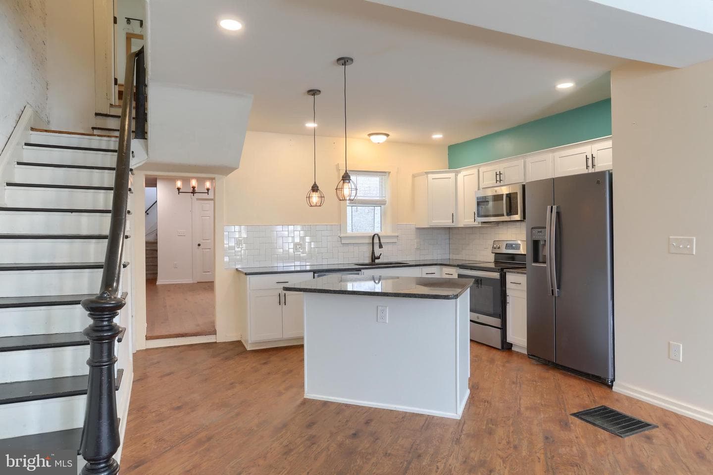 221 W Vine Street photo 7