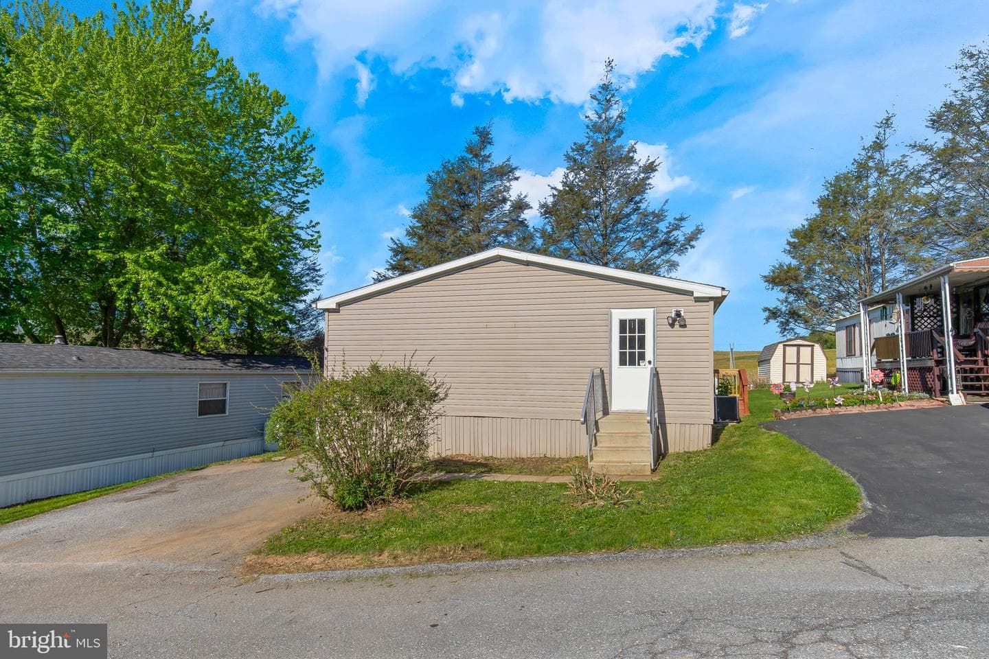8 Ashton Dr photo 2
