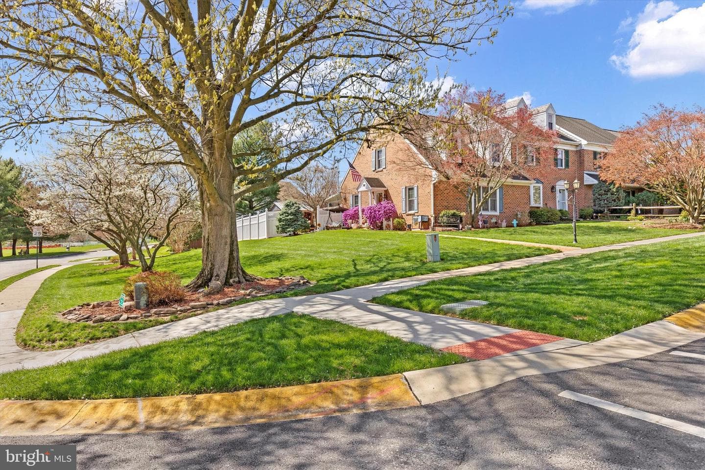 200 Huntington Drive photo 3