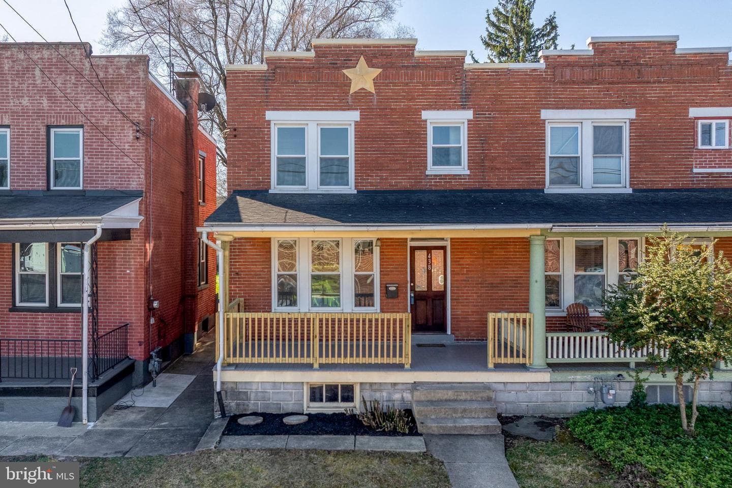 438 E Ross Street photo 1