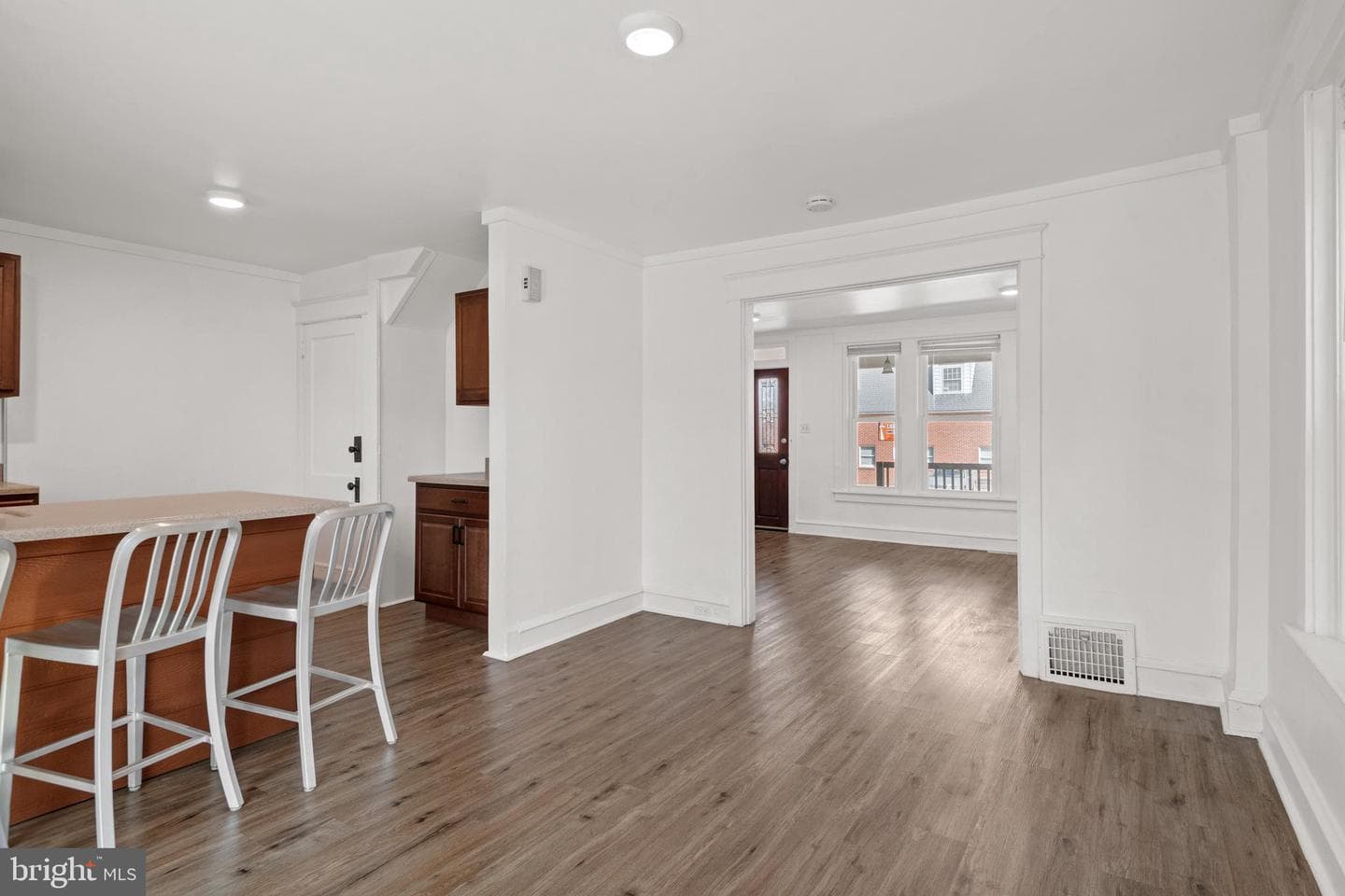 438 E Ross Street photo 10