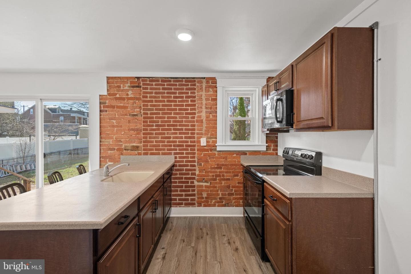 438 E Ross Street photo 12