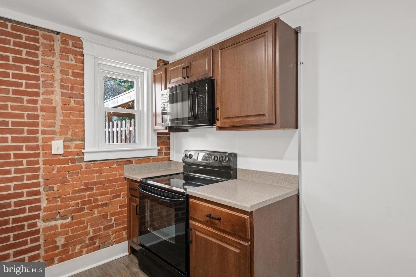 438 E Ross Street photo 14