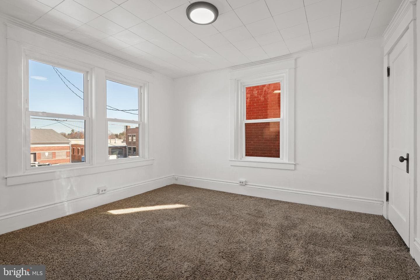 438 E Ross Street photo 16