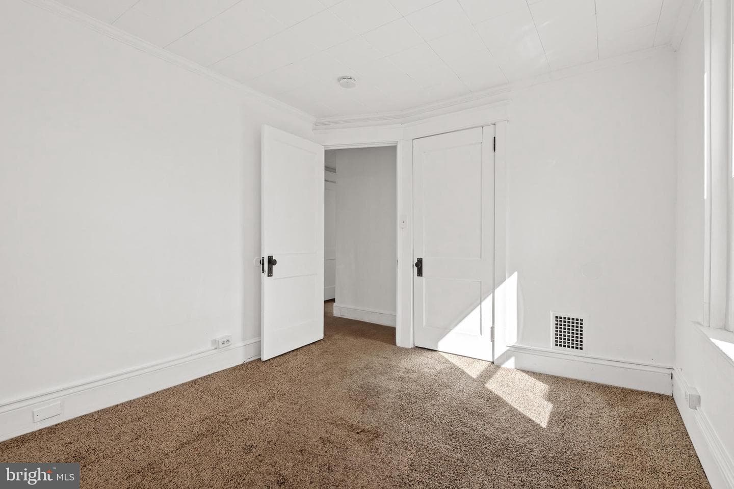 438 E Ross Street photo 19