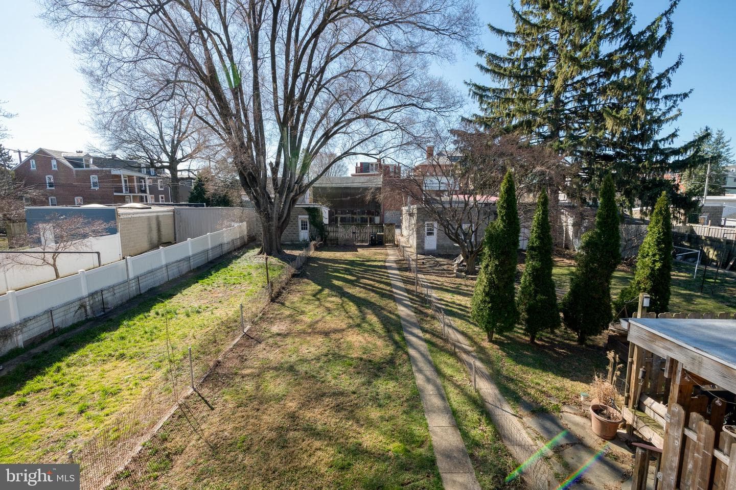 438 E Ross Street photo 23
