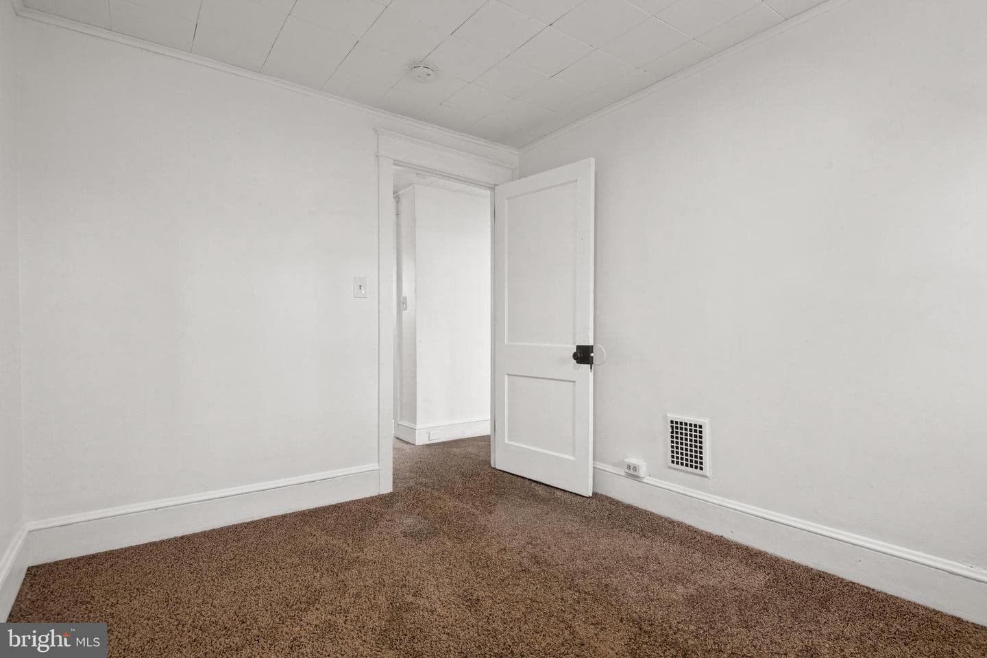 438 E Ross Street photo 24