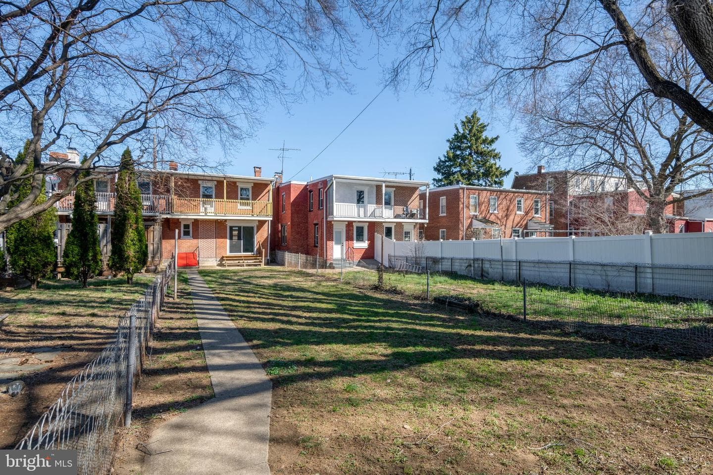 438 E Ross Street photo 33