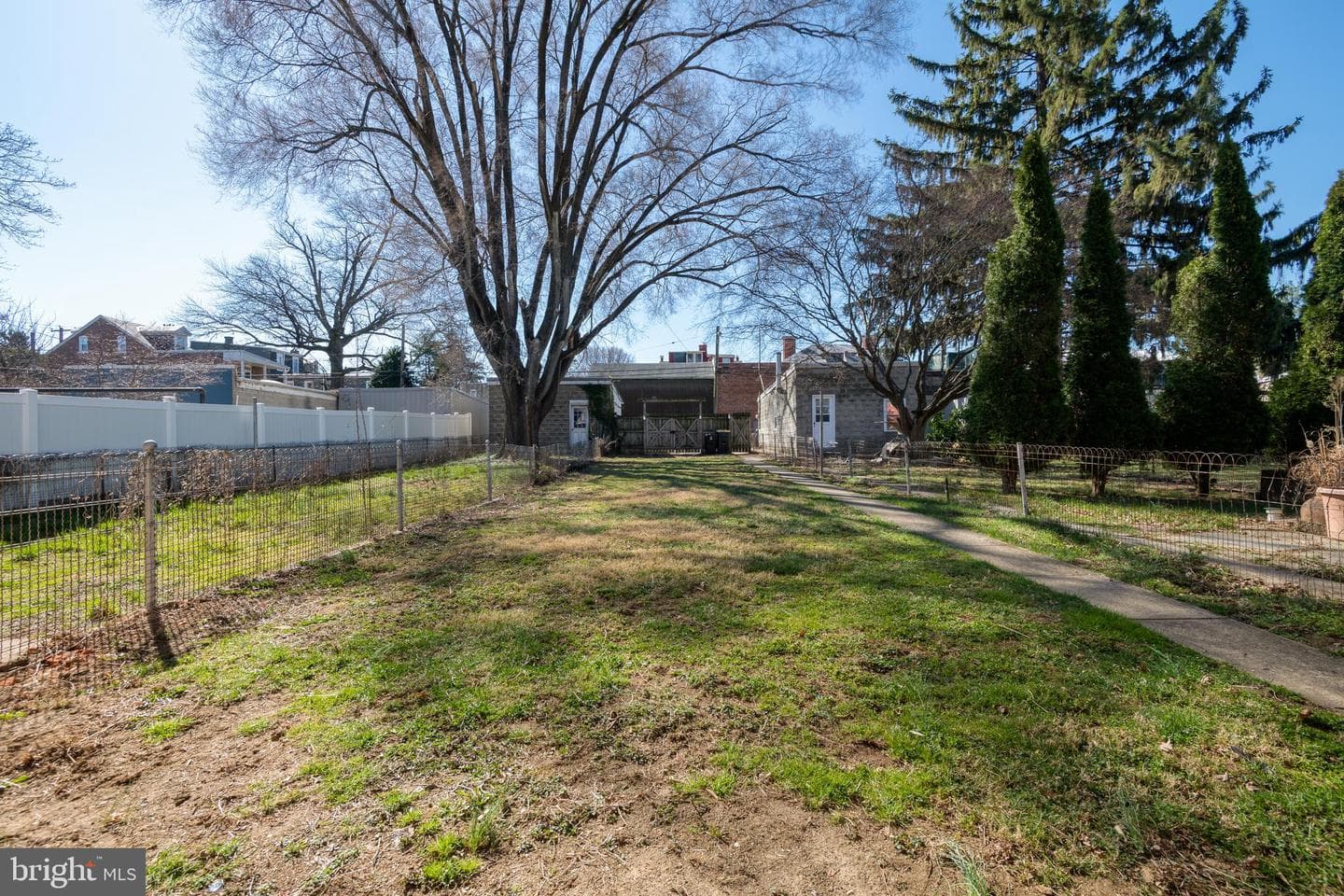 438 E Ross Street photo 34