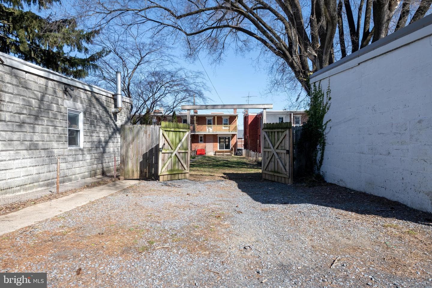 438 E Ross Street photo 35