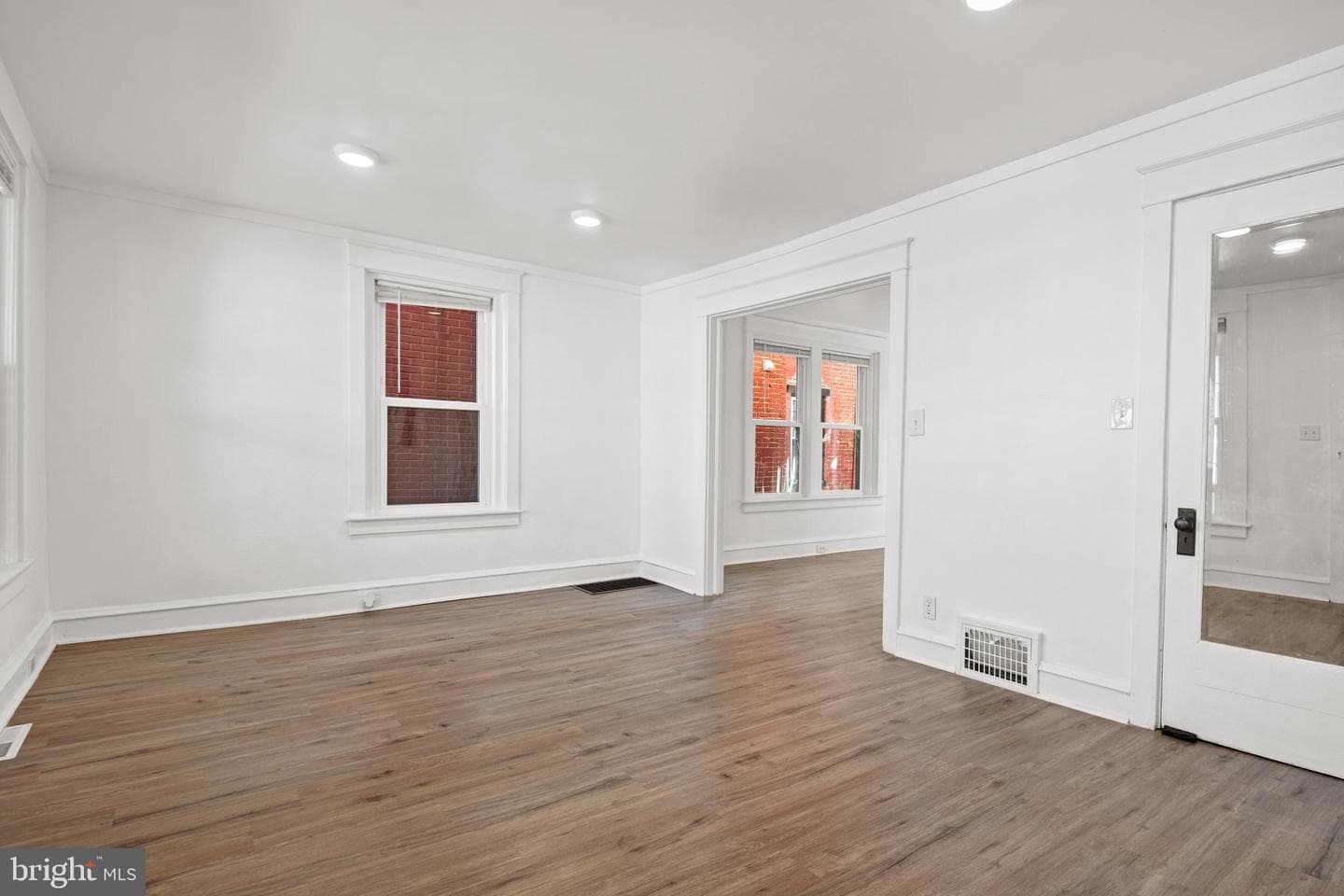 438 E Ross Street photo 5