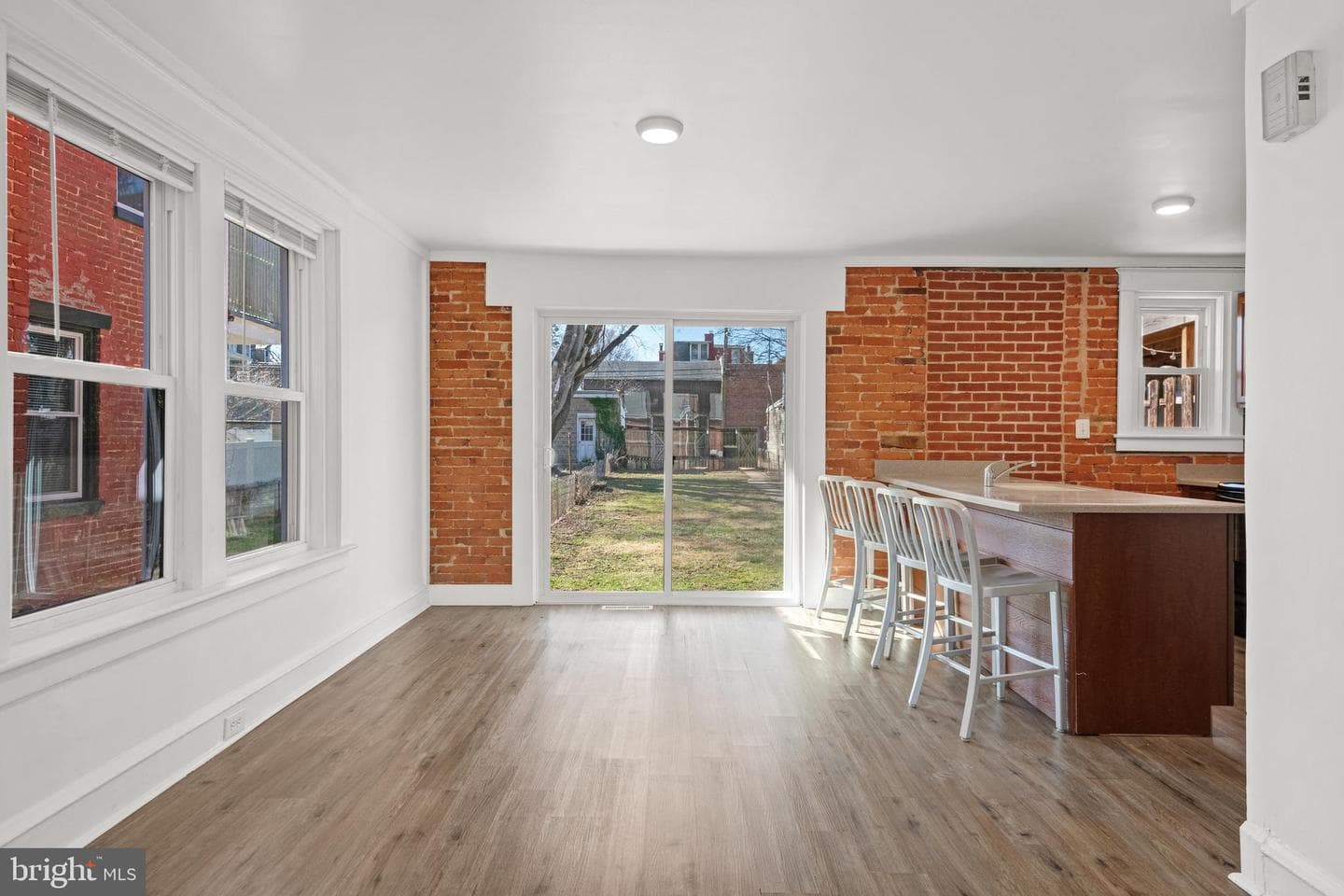 438 E Ross Street photo 8